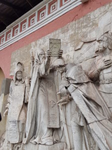 Донской монастырь Горельефы взорванного храма Христа Спасителя